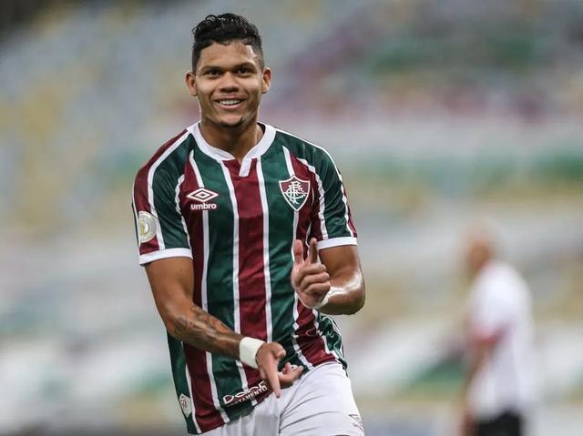 包含莱比锡今晨队长鼓劲集结日斯图加特备战葡超，莱万多夫斯基连续三场比赛得分超过刷新纪录直接炸裂的词条